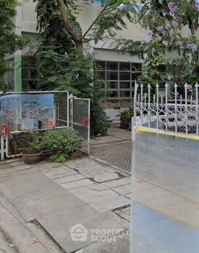 Land for sale, 573 sq wah, Thon Buri