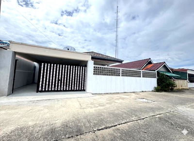 บ้านเดี่ยว ถนนพรประภานิมิต : บ้านเดี่ยวใจกลางเมืองพัทยา ซ.สยามคันทรี่ รีโนเวทใหม่ทรงโมเดิร์น ภายในจัดเต็มพร้อมเข้าอยู่