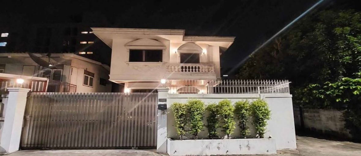 picture For rent, for lease, 2-storey detached house in the heart of Ratchada - Rama 9, Bangkok, cheap price. Interested? Line: @951qfbf - 2/13