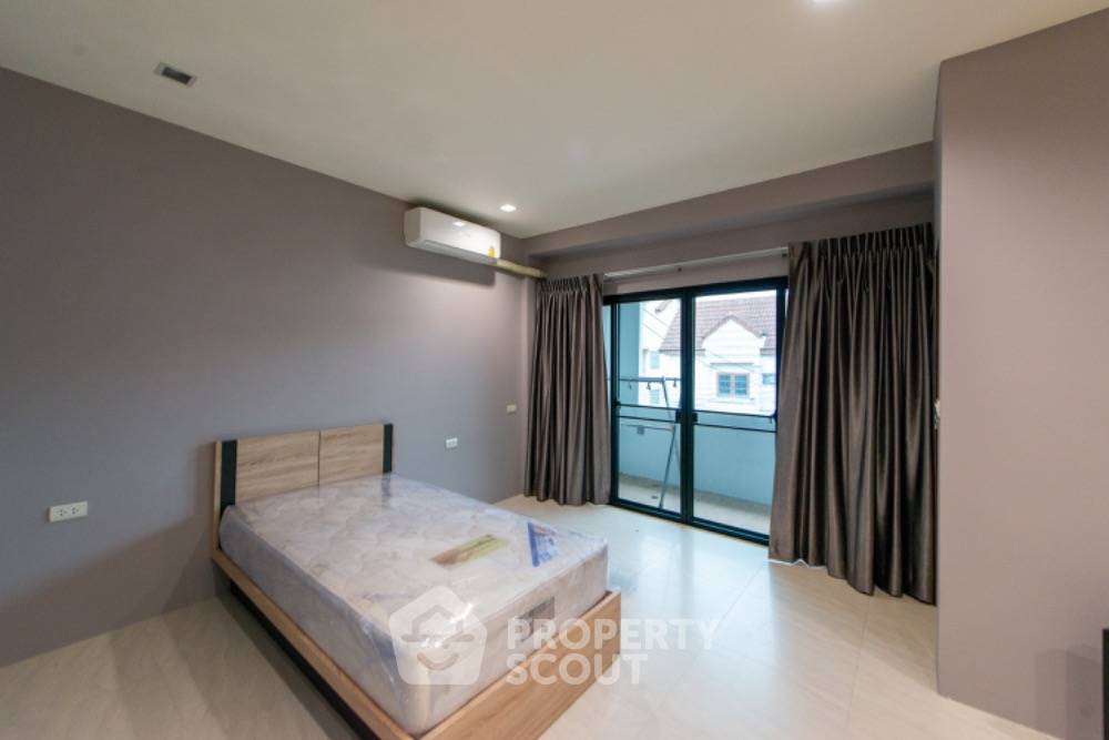 picture 4-BR House in Khlong Kum (ID 1869963) - 12/17