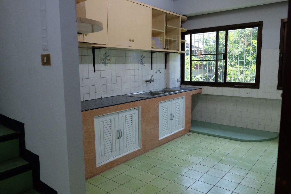 picture For rent, for lease, commercial building, Saphan Mai, in front of Ying Charoen Market, cheap price, interested, Line: @951qfbfi - 8/19