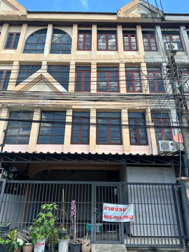 Townhome in the heart of city 0nly 900 metres from Ratchada Road