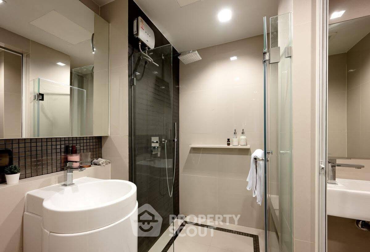 รูป คอนโด 3-ห้องนอน ที่ ริธึ่ม สาทร ใกล้ BTS สะพานตากสิน (ID 2447870) - รูปที่ 6/8