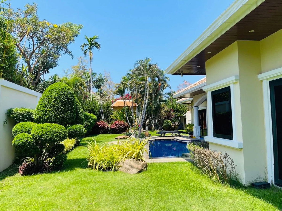 picture Luxury Pool Villa in a village within a walking distance to Jomtien Beach Pattaya - 4/15