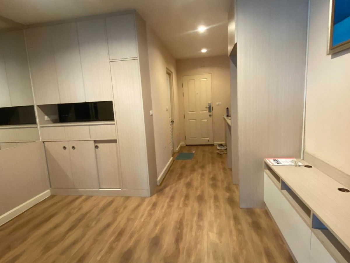 picture The Lake Kallapraphruk-Whittaker - 6/10