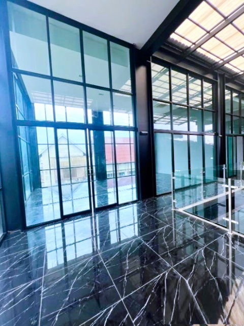 picture Central Bangna 2.8 km. 5th time discount from 200,000baht to 99,998b-m MRT SriLasalle 1km. SriDan B - 7/8