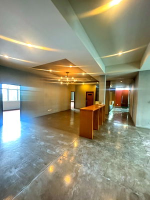 Home office for rent Pracha Uthit Huai Khwang : For rent, for lease, commercial building, One Two Avenue, Town in Town, cheap price, interested, Line: @951qfbfi