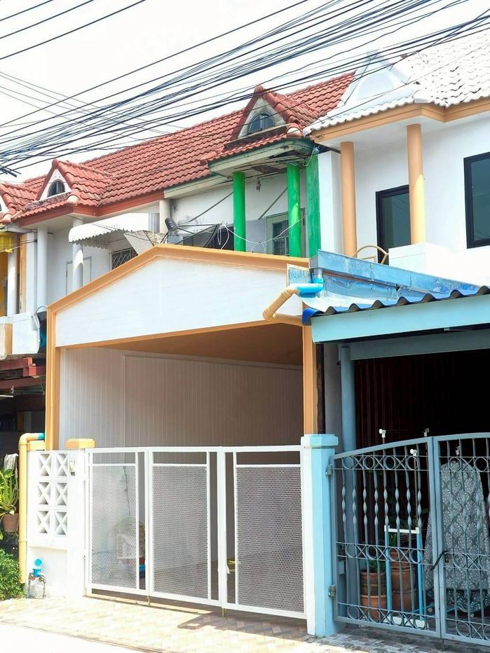 รูป ทาวน์เฮาส์ รามคำแหง เคหะร่มเกล้า ใกล้รถไฟฟ้าราษฎร์พัฒนา พูนสินธานี 1 แถมเฟอร์ครบ นัดหมายชมบ้าน 085-318-6868 คุณวา - รูปที่ 3/18