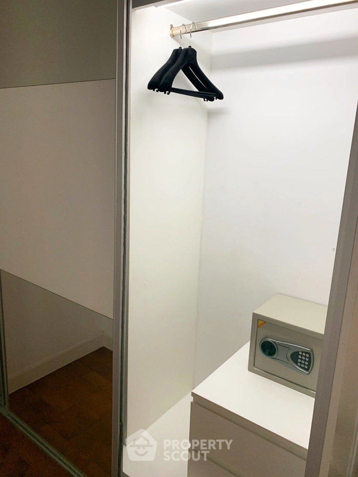 picture 1-BR Condo at Siri Residence Sukhumvit near BTS Phrom Phong (ID 2447964) - 11/13