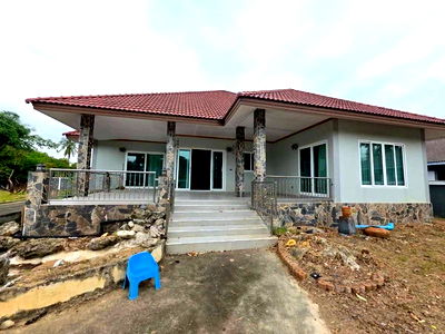 Houses for sale Chonburi : Single house for sale in Pattaya, Na Jomtien, large area, great location, near tourist attractions