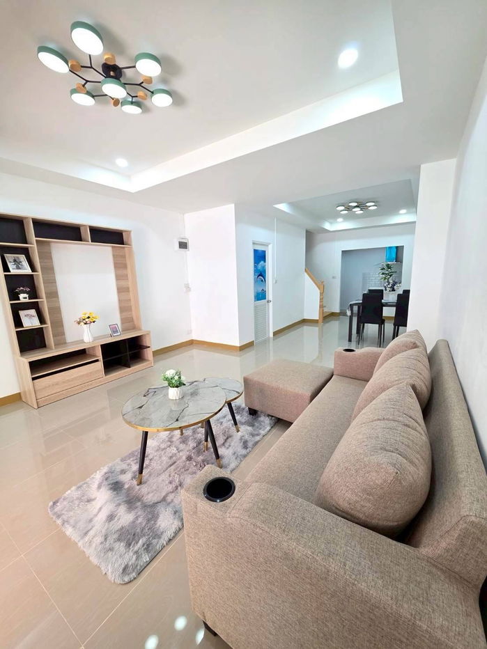 รูป ทาวน์เฮาส์ รามคำแหง เคหะร่มเกล้า ใกล้รถไฟฟ้าราษฎร์พัฒนา พูนสินธานี 1 แถมเฟอร์ครบ นัดหมายชมบ้าน 085-318-6868 คุณวา - รูปที่ 15/18