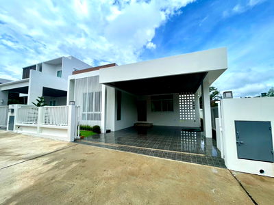Houses for sale Maejo Post Office : Single-storey detached house for sale  3 bedrooms 2 bathrooms and 2 parking.