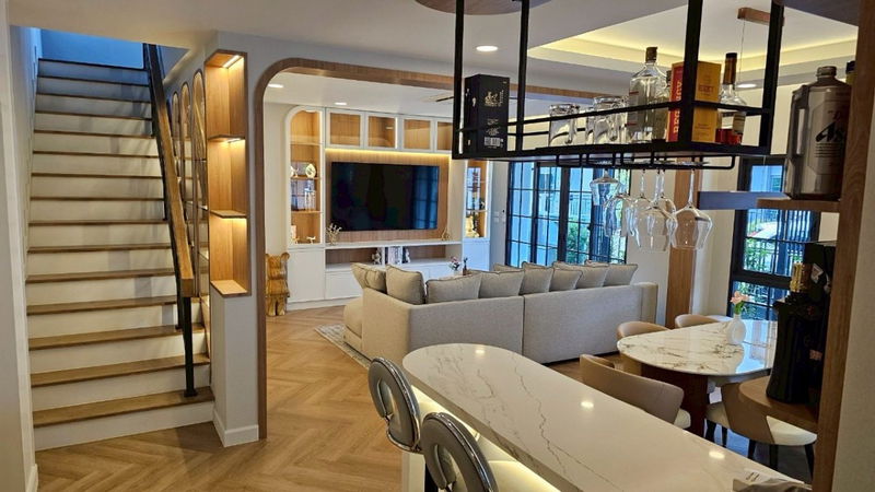 ขายบ้านเดี่ยว : 💛 ขาย บ้านหรู พร้อมอยู่ Centro บางนา 4 ห้องนอน Built-in ครบทั้งหลัง 256 ตร.ม. ที่จอดรถ 3 คัน