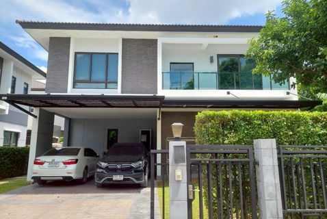 LB080 Corner-lot single house for sale at The City Pattanakarn in the prime Pattanakarn – Ekkamai – Thonglor area.