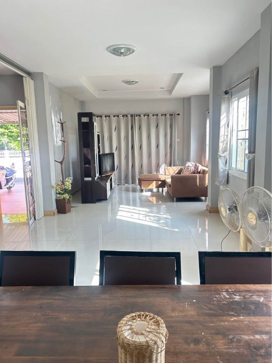 picture Two storey house for rent with 3 bedrooms,3 toilets and 1 kitchen. - 3/16