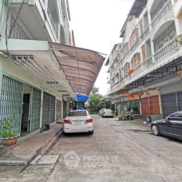 picture 3-BR Townhouse near MRT Fai Chai (ID 2031755) - 1/35