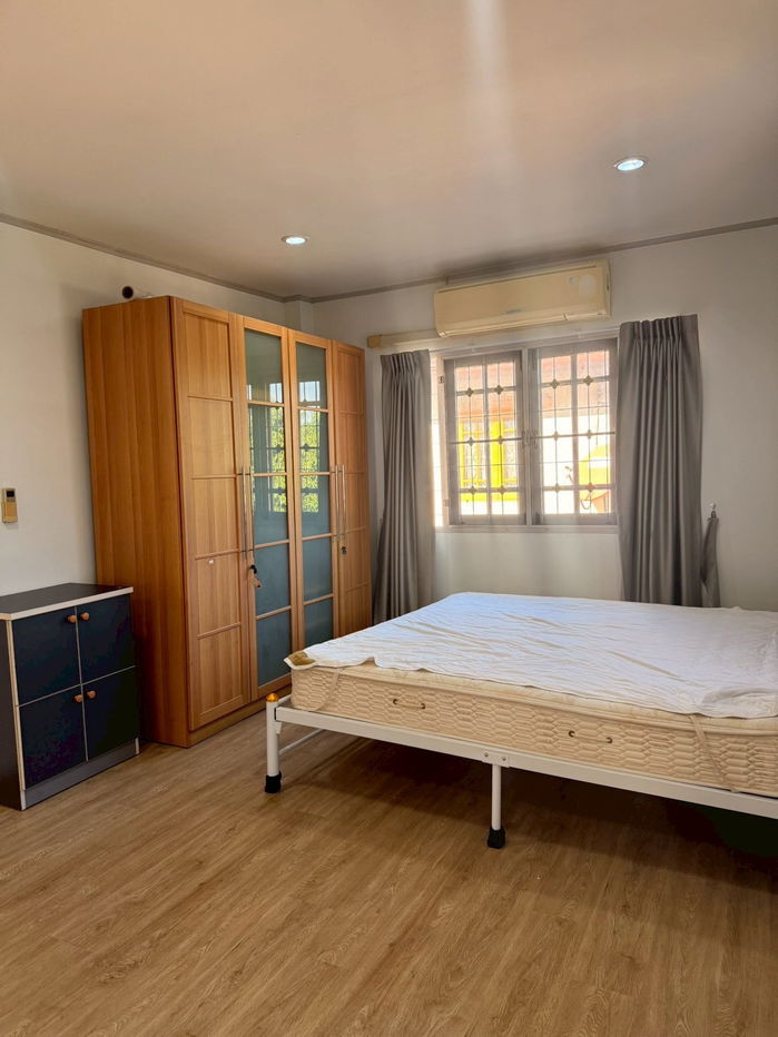 รูป #ให้เช่าบ้านเดี่ยว หมู่บ้านวรารมย์ ซอยราษฎร์อุทิศ 16 มีนบุรี บ้านสวย เฟอร์ครบ พร้อมเข้าอยู่ บรรยากาศน่าอยู่ - รูปที่ 15/20