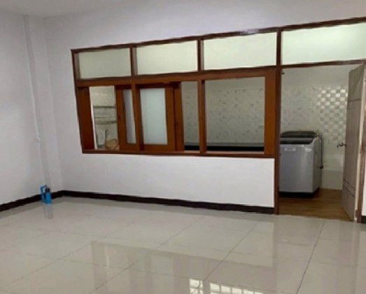 รูป ให้เช่าทาวน์โฮม 3 ชั้น ซอยประชาราษฎร์บำเพ็ญ 9 / ใกล้ MRT ห้วยขวาง / แอร์ 3 เครื่อง / ไม่มีเฟอร์นิเจอร์ / อยู่อาศัย หรือ Home Office - รูปที่ 4/7