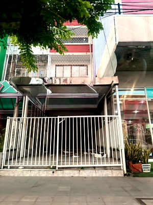 Shophouses for rent Bang Khen : For rent, for lease, commercial building, Saphan Mai, in front of Ying Charoen Market, cheap price, interested, Line: @951qfbfi