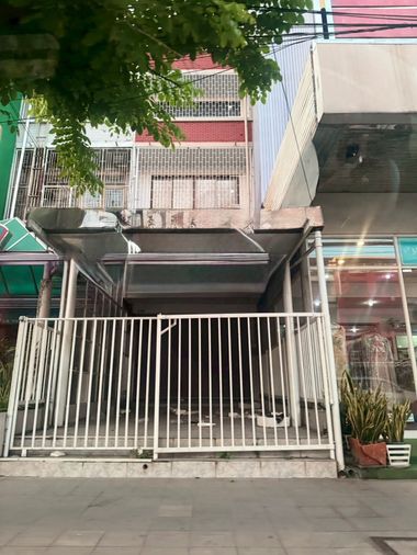 For rent, for lease, commercial building, Saphan Mai, in front of Ying Charoen Market, cheap price, interested, Line: @951qfbfi