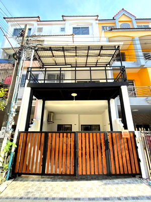 ทาวน์โฮมให้เช่า : HR3023ให้เช่าทาวน์โฮม 3 ชั้น หมู่บ้านซิตี้พาร์ค พัฒนาการ 38 ตกแต่งเฟอร์ครบ พร้อมอยู่