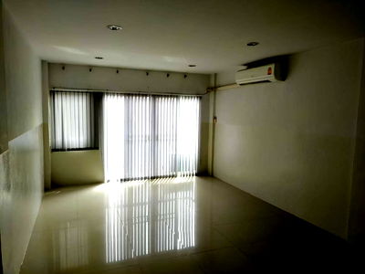 Shophouses for rent Bangkok : 💥CP-9488💥4-storey commercial building for rent, Lat Phrao 71 👉 Add Line @goodcondo