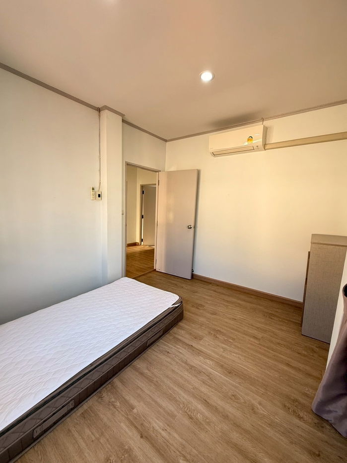 รูป #ให้เช่าบ้านเดี่ยว หมู่บ้านวรารมย์ ซอยราษฎร์อุทิศ 16 มีนบุรี บ้านสวย เฟอร์ครบ พร้อมเข้าอยู่ บรรยากาศน่าอยู่ - รูปที่ 11/20