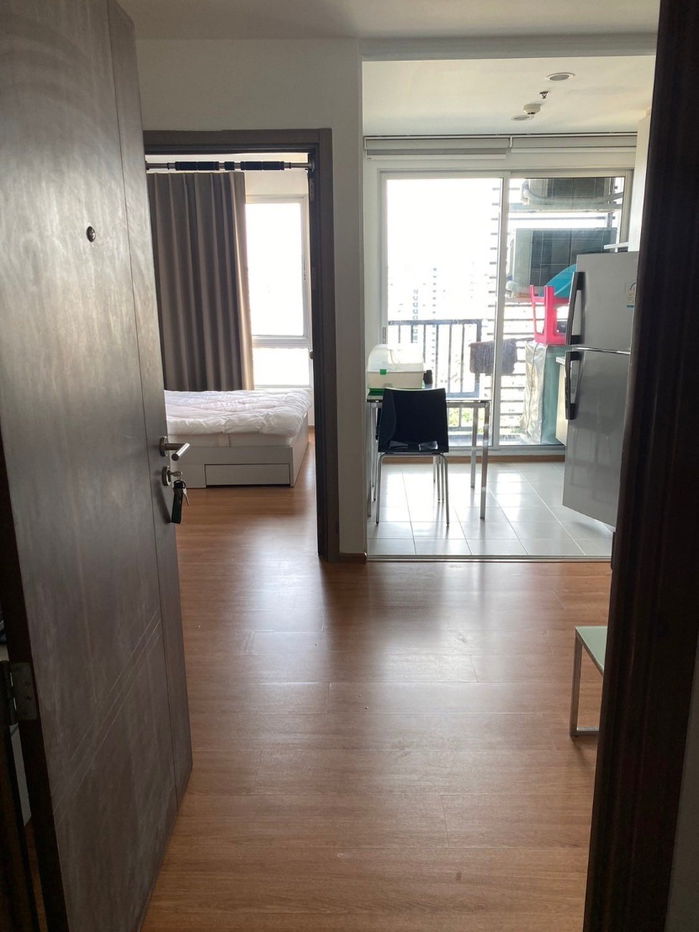 picture The Base Sukhumvit 77ð Onnut BTS Station - 8/11