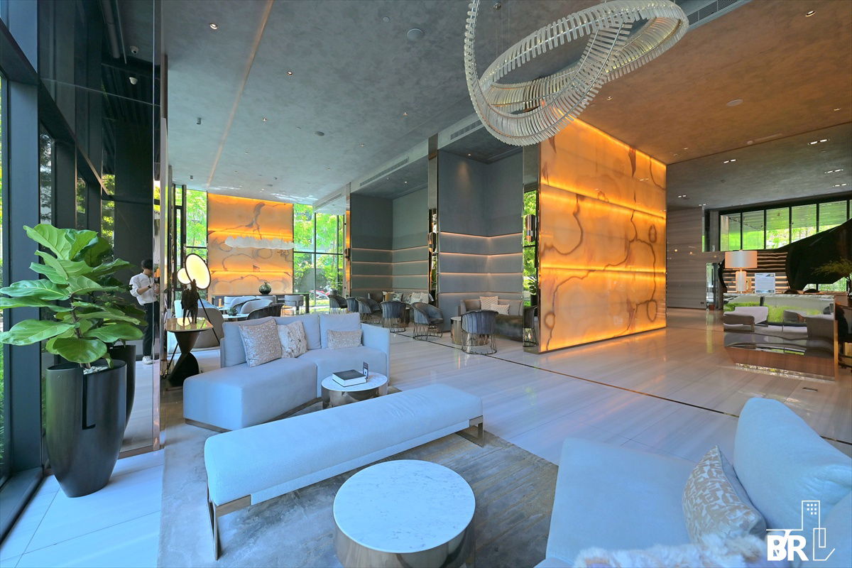 picture Celes Asoke, ððŧ Fully Built-In Furnished Unit, Move-In Ready ð Near MRT Sukhumvit - 1/8