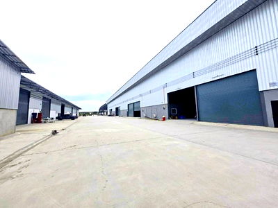 Factory for rent Samut Sakhon : KhaeRaiPlaza Market 380m. Suwannaratnaram Temple 900 m. Warehouse for rent with office 1,100 sq.m. 2