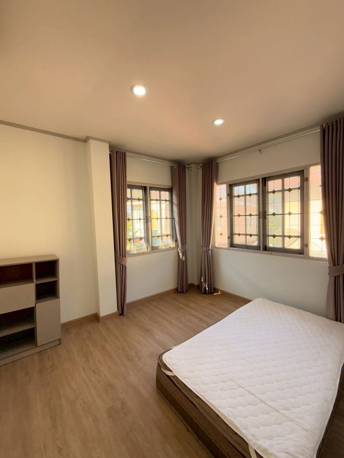 รูป #ให้เช่าบ้านเดี่ยว หมู่บ้านวรารมย์ ซอยราษฎร์อุทิศ 16 มีนบุรี บ้านสวย เฟอร์ครบ พร้อมเข้าอยู่ บรรยากาศน่าอยู่ - รูปที่ 10/20