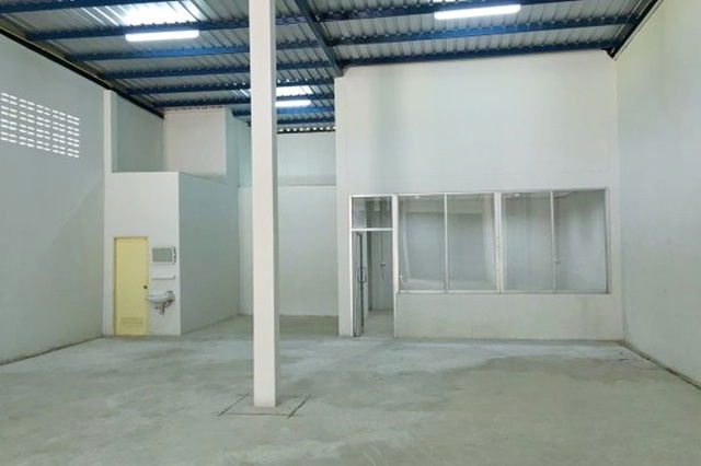 รูป เต็นท์คุณพ้ง สมาคมปักษ์ใต้ . ให้เช่าโกดังเก็บสินค้า พร้อมออฟฟิศ 260ตร.วา. 250 ตร.ม. ราคาถูก ติดถนนกาญจนา ม.เนติบัณฑิตสถาน 1 กม. 1นอน 3น้ำ - รูปที่ 4/8