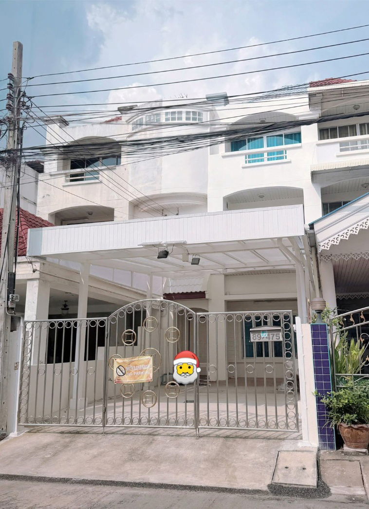 ทาวน์โฮมให้เช่า : 🏠✨ ให้เช่าทาวน์เฮ้าส์ 3 ชั้น ลาซาล 32 (หมู่บ้านแฮปปี้แลนด์วิวล์) 5 ห้องนอน 5 ห้องน้ำ บ้านใหญ่ พื้นที่ใช้สอยเยอะ