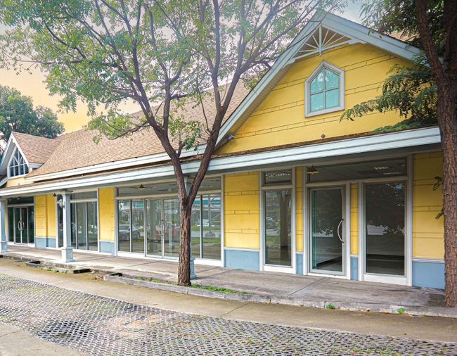 Retails space for Rent at iPLACE Business Park, Laem Chabang Located in a prime area near major industrial zones, Laem Chabang Deep Sea Port