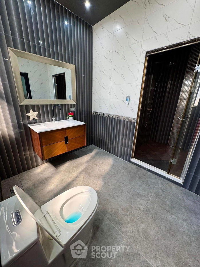 picture 5-BR Villa close to Pattaya Walking Street (ID 2021396) - 9/34