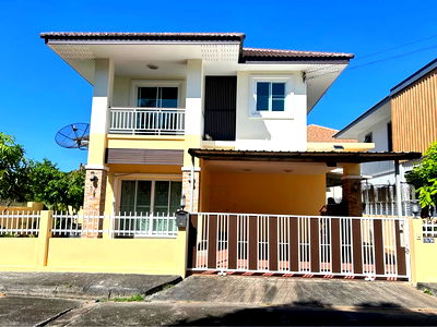 Houses for rent Muang Chiang Mai Chiang Mai : Two storey house for rent with 3 bedrooms,3 toilets and 1 kitchen. 