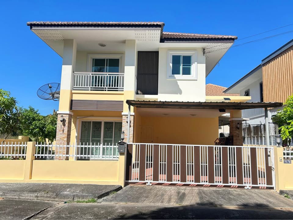 picture Two storey house for rent with 3 bedrooms,3 toilets and 1 kitchen. - 1/16