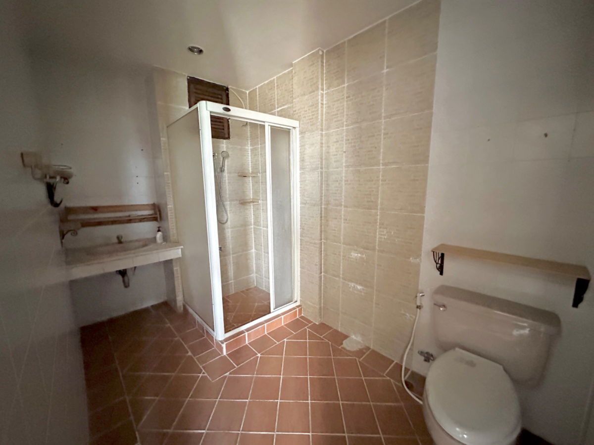 picture Townhome in the heart of city 0nly 900 metres from Ratchada Road - 6/9