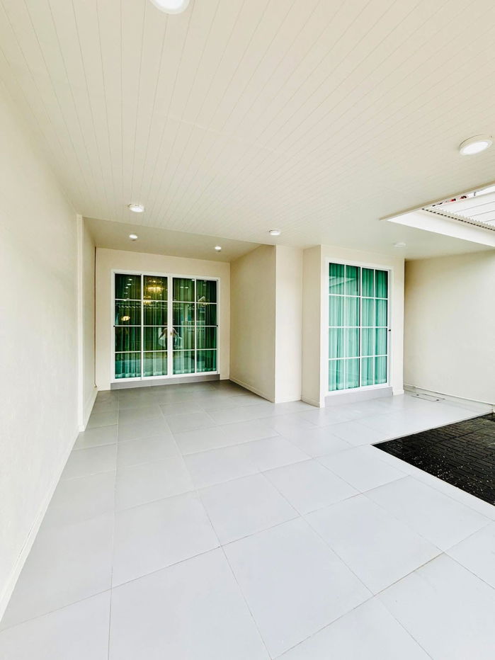picture Townhouse for Sale in Pattaya! Ready to Move In — Park Rung Rueng Village - 2/14