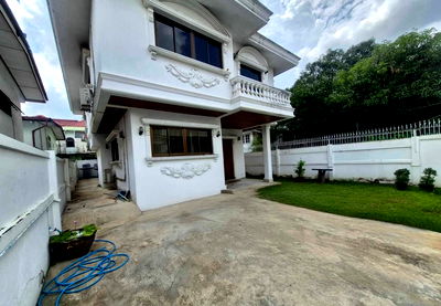 Houses for rent MRT Thailand Cultural Centre : For rent, for lease, 2-storey detached house in the heart of Ratchada - Rama 9, Bangkok, cheap price. Interested? Line: @951qfbf