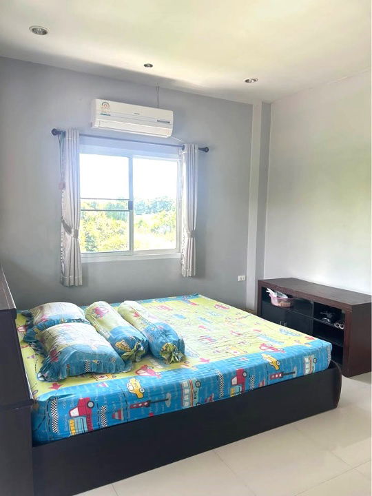 picture Two storey house for rent with 3 bedrooms,3 toilets and 1 kitchen. - 5/16