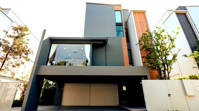 บ้านเดี่ยว กรุงเทพมหานคร : VIVE Krungthep Kreetha | บ้านหรู ตกแต่งพร้อมเข้าอยู่ 3 ชั้น มีลิฟต์ 豪华别墅，家具齐全，拎包入住，共三层，带电梯 #2025112413120