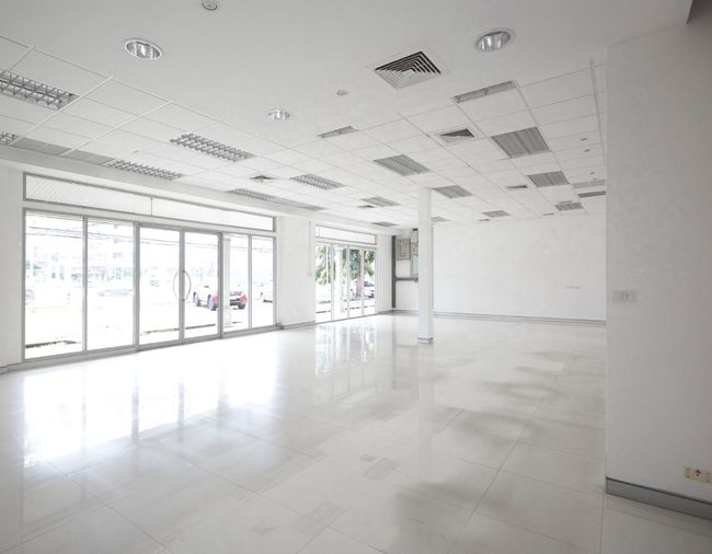 Retails space for Rent at iPLACE Business Park, Laem Chabang Located in a prime area near major industrial zones, Laem Chabang Deep Sea Port
