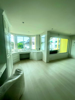 Townhouses for rent Pracha Uthit Huai Khwang : For rent, for rent, for rent, townhome, town in town, cheap price, interested Line: @951qfbfi