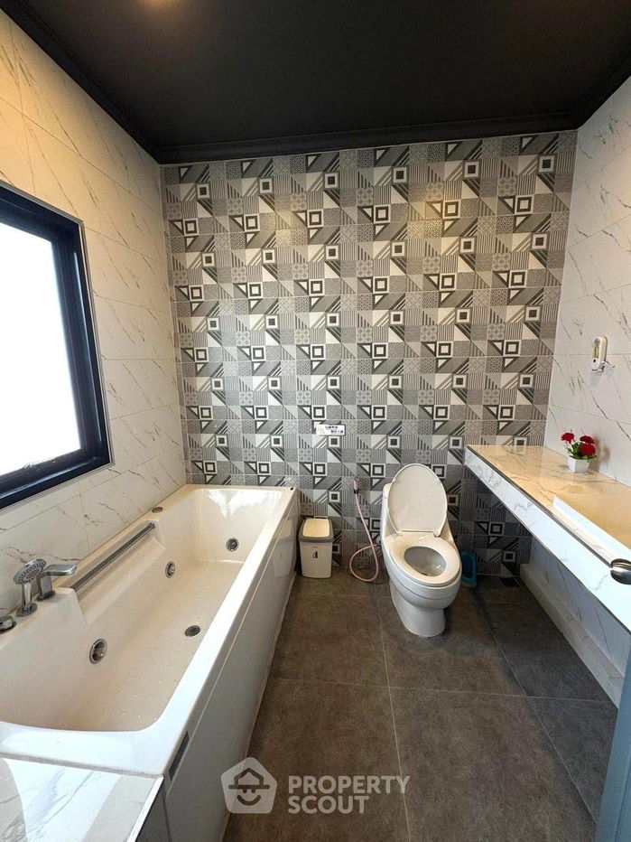 picture 5-BR Villa close to Pattaya Walking Street (ID 2021396) - 23/34