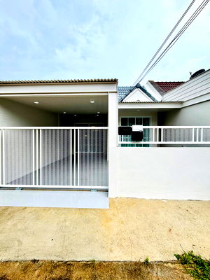 บ้านเดี่ยว ถนนเตาโล : ขายทาวน์เฮ้าส์พัทยา! ตกแต่งเฟอร์นิเจอร์เครื่องใช้ไฟฟ้าพร้อมอยู่ — หมู่บ้านปาร์ครุ่งเรือง 