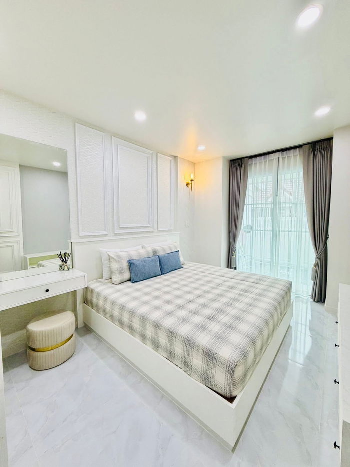 picture Townhouse for Sale in Pattaya! Ready to Move In — Park Rung Rueng Village - 5/14