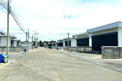 เช่าโรงงาน วิทยาลัยเทคนิคนนทบุรี : เต็นท์คุณพ้ง สมาคมปักษ์ใต้ . ให้เช่าโกดังเก็บสินค้า พร้อมออฟฟิศ 260ตร.วา. 250 ตร.ม. ราคาถูก ติดถนนกาญจนา ม.เนติบัณฑิตสถาน 1 กม. 1นอน 3น้ำ