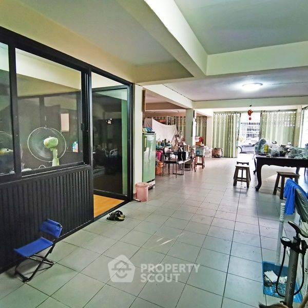 picture 3-BR Townhouse near MRT Fai Chai (ID 2031755) - 11/35