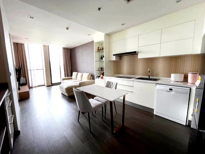 Condos for rent BTS Chit Lom : Condo for rent: Noble Ploenchit, good location, next to BTS Ploenchit, Central Embassy, ​​and expressway.